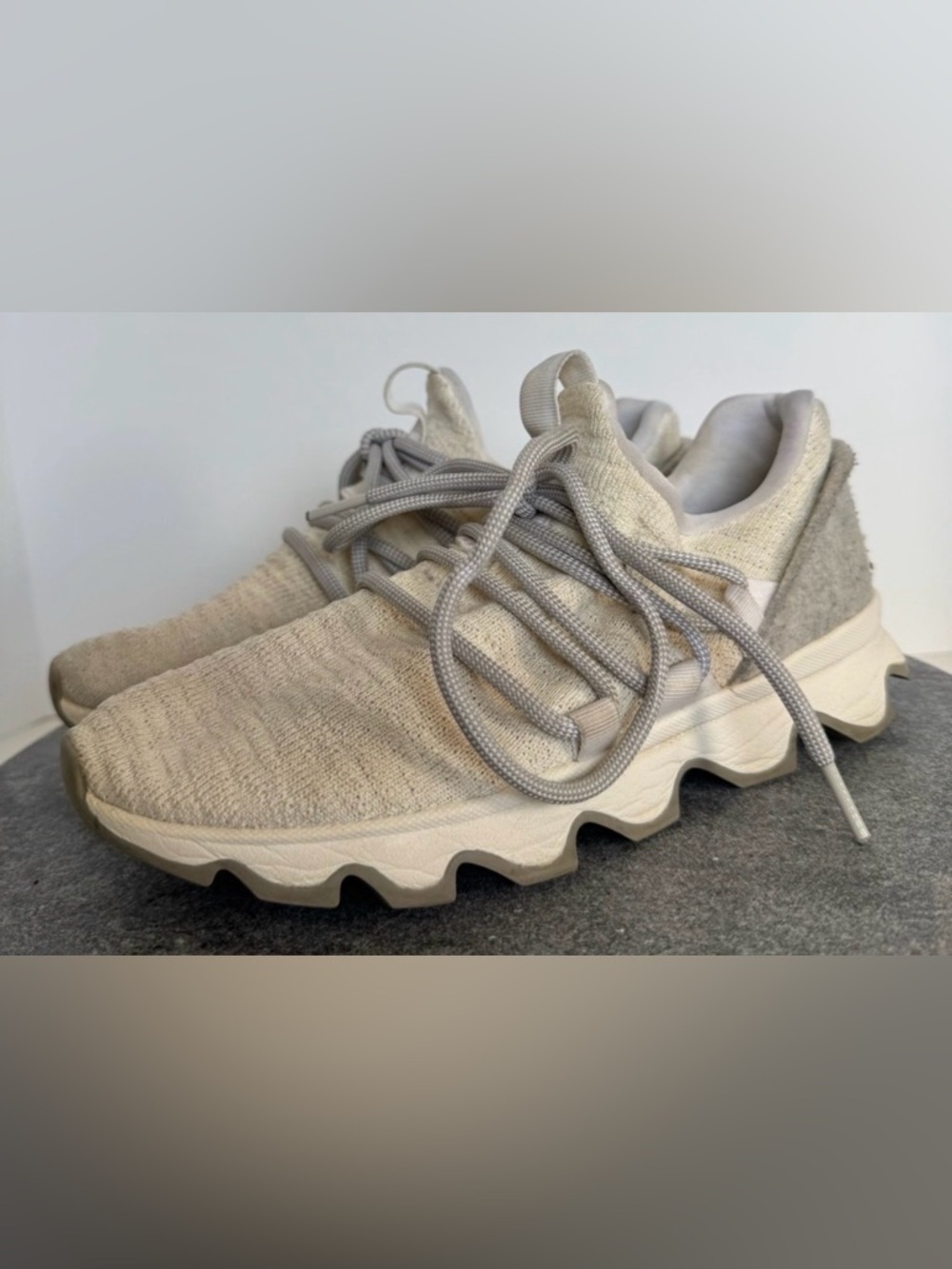 Sorel Kinetic Grey White Lace Up Sneakers Tennis Shoes 6.5